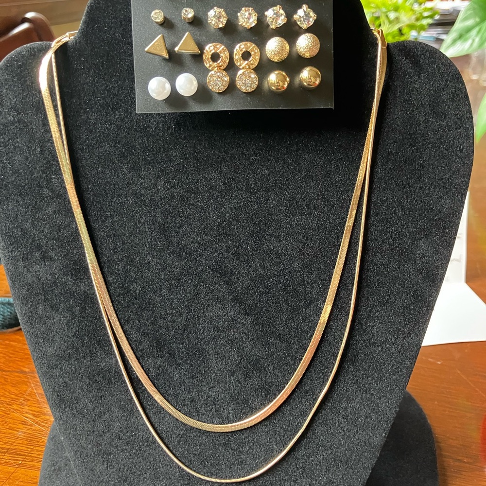 Elegant Gold 2 Piece Necklace and Earring Set